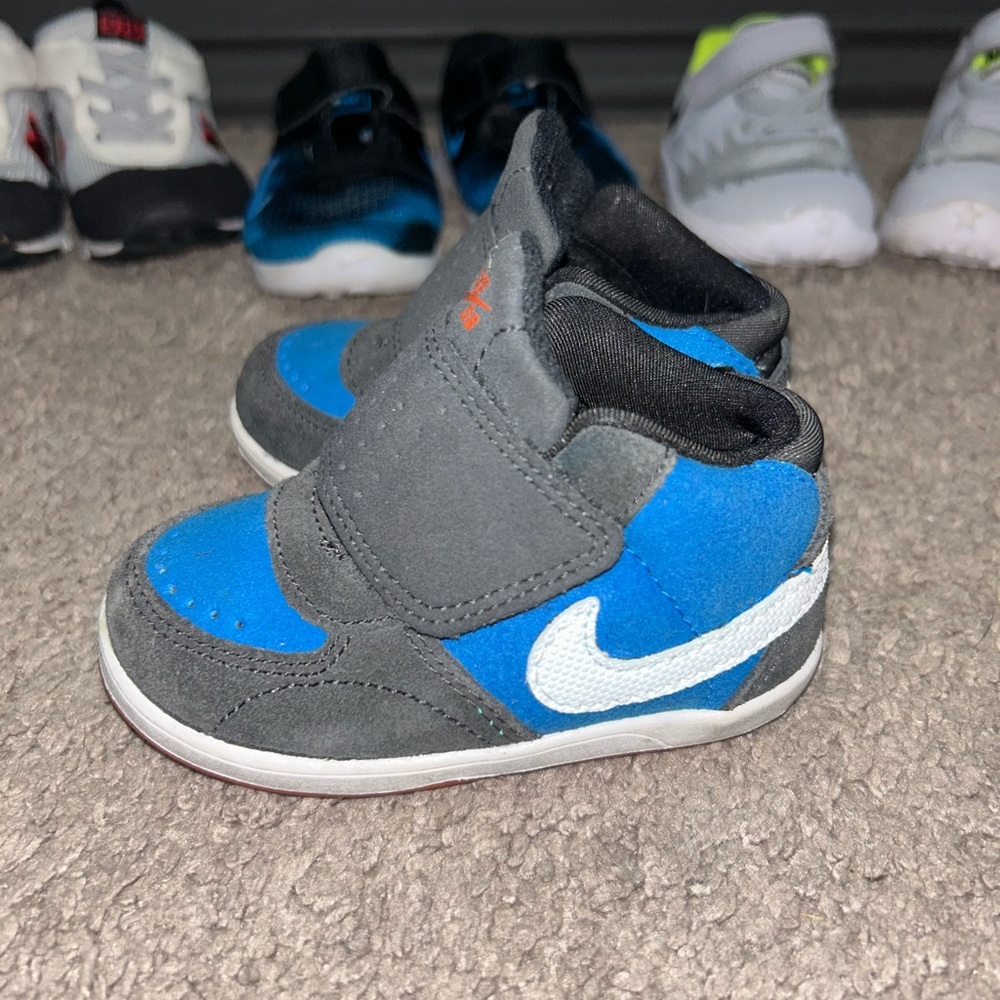 Kids Blue and Gray Nike Shoes “high top”
Velcro